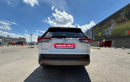 Toyota RAV4, 2021 год, 4 050 000 рублей, 5 фотография