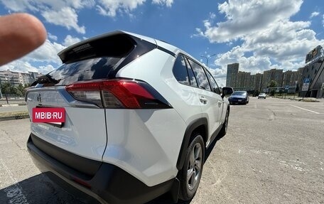 Toyota RAV4, 2021 год, 4 050 000 рублей, 8 фотография