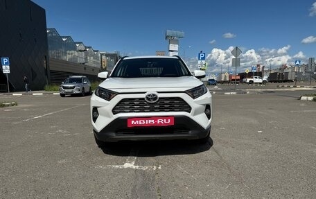 Toyota RAV4, 2021 год, 4 050 000 рублей, 10 фотография