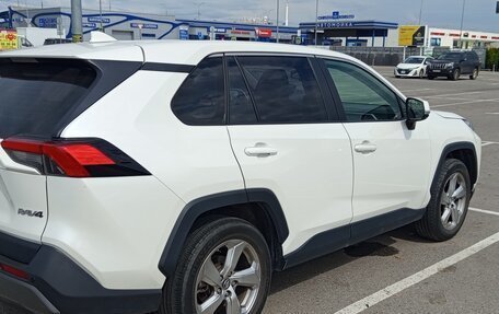Toyota RAV4, 2020 год, 3 225 000 рублей, 2 фотография