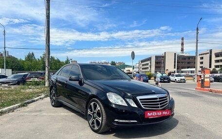Mercedes-Benz E-Класс, 2011 год, 1 230 000 рублей, 2 фотография