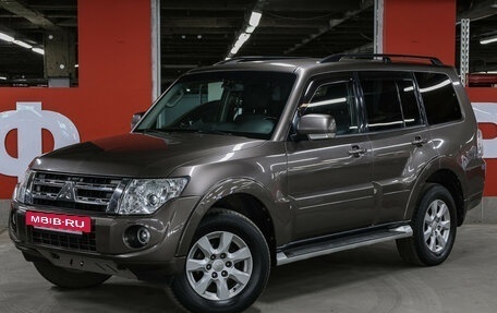 Mitsubishi Pajero IV, 2011 год, 2 177 000 рублей, 2 фотография