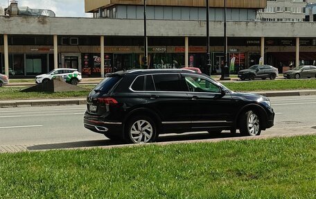 Volkswagen Tiguan II, 2021 год, 3 065 000 рублей, 3 фотография