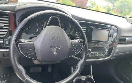 Mitsubishi Outlander III рестайлинг 3, 2016 год, 1 200 000 рублей, 3 фотография