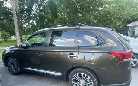Mitsubishi Outlander III рестайлинг 3, 2016 год, 1 200 000 рублей, 6 фотография
