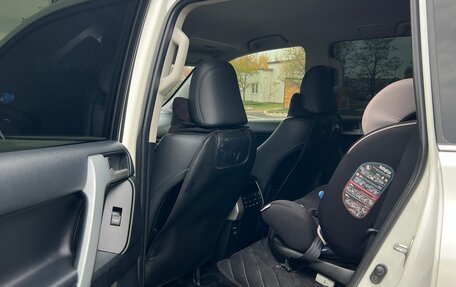 Toyota Land Cruiser Prado 150 рестайлинг 2, 2018 год, 4 750 000 рублей, 13 фотография