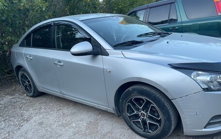Chevrolet Cruze II, 2011 год, 700 000 рублей, 4 фотография