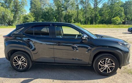 Toyota Yaris Cross, 2022 год, 1 690 000 рублей, 4 фотография