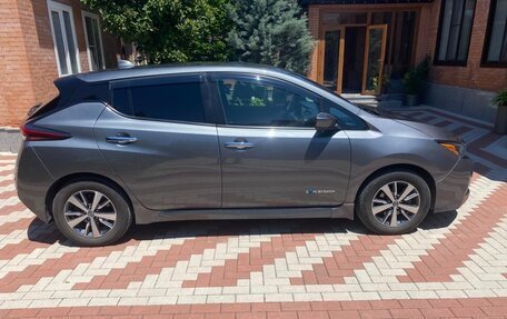 Nissan Leaf II, 2019 год, 1 490 000 рублей, 3 фотография