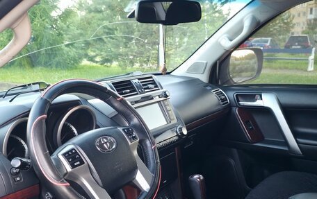 Toyota Land Cruiser Prado 150 рестайлинг 2, 2016 год, 4 000 000 рублей, 13 фотография