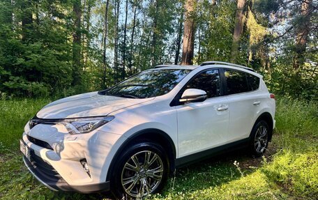 Toyota RAV4, 2018 год, 2 450 000 рублей, 3 фотография