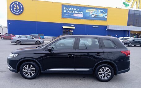 Mitsubishi Outlander III рестайлинг 3, 2018 год, 1 900 000 рублей, 4 фотография