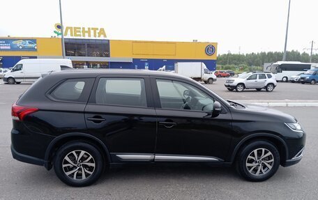 Mitsubishi Outlander III рестайлинг 3, 2018 год, 1 900 000 рублей, 3 фотография