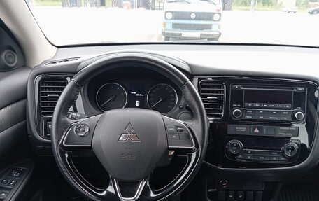 Mitsubishi Outlander III рестайлинг 3, 2018 год, 1 900 000 рублей, 7 фотография