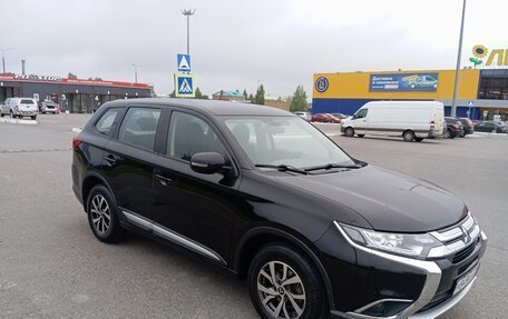 Mitsubishi Outlander III рестайлинг 3, 2018 год, 1 900 000 рублей, 11 фотография