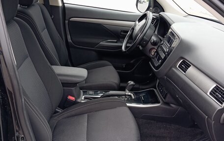 Mitsubishi Outlander III рестайлинг 3, 2018 год, 1 900 000 рублей, 9 фотография