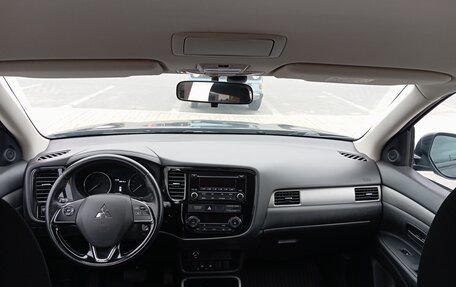 Mitsubishi Outlander III рестайлинг 3, 2018 год, 1 900 000 рублей, 8 фотография