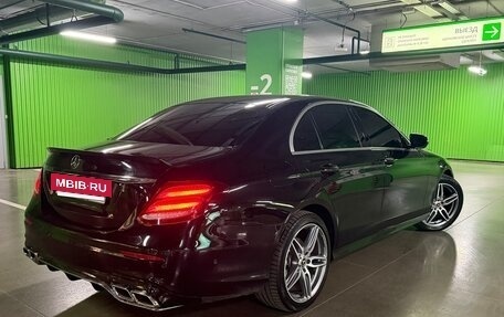 Mercedes-Benz E-Класс, 2018 год, 3 250 000 рублей, 4 фотография