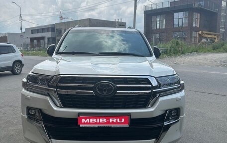 Toyota Land Cruiser 200, 2020 год, 9 000 000 рублей, 1 фотография