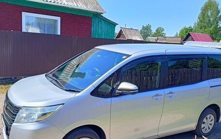 Toyota Noah III, 2017 год, 2 499 000 рублей, 2 фотография