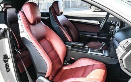 Mercedes-Benz E-Класс, 2010 год, 2 500 000 рублей, 13 фотография