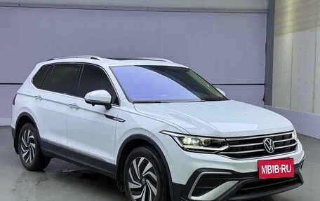 Volkswagen Tiguan II, 2022 год, 2 350 000 рублей, 1 фотография