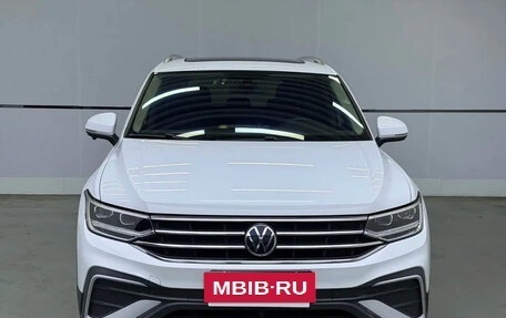 Volkswagen Tiguan II, 2022 год, 2 350 000 рублей, 2 фотография