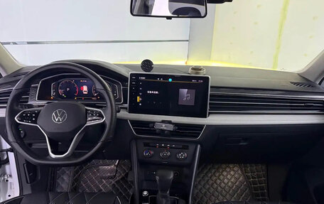 Volkswagen Tiguan II, 2022 год, 2 350 000 рублей, 4 фотография