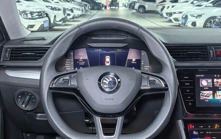 Skoda Superb III рестайлинг, 2023 год, 2 100 000 рублей, 22 фотография