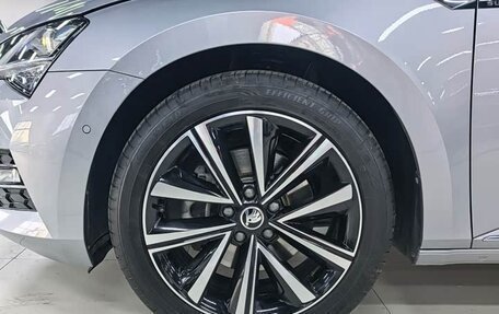 Skoda Superb III рестайлинг, 2023 год, 2 100 000 рублей, 24 фотография