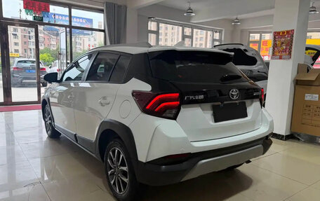 Toyota Yaris, 2022 год, 1 400 000 рублей, 3 фотография