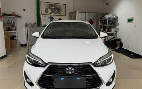 Toyota Yaris, 2022 год, 1 400 000 рублей, 2 фотография