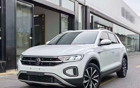 Volkswagen T-Roc I, 2023 год, 1 370 007 рублей, 1 фотография