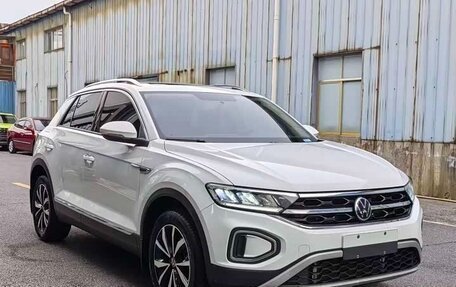 Volkswagen T-Roc I, 2023 год, 1 370 007 рублей, 3 фотография