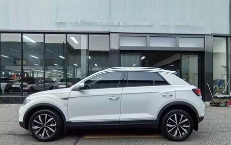 Volkswagen T-Roc I, 2023 год, 1 370 007 рублей, 7 фотография
