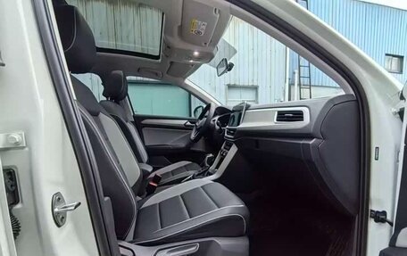 Volkswagen T-Roc I, 2023 год, 1 370 007 рублей, 9 фотография