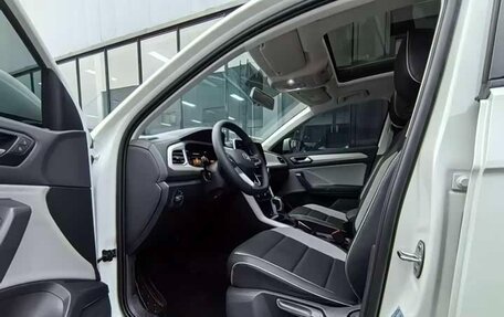 Volkswagen T-Roc I, 2023 год, 1 370 007 рублей, 10 фотография