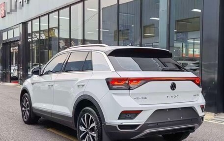 Volkswagen T-Roc I, 2023 год, 1 370 007 рублей, 6 фотография