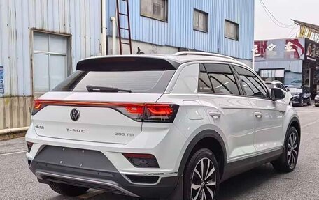 Volkswagen T-Roc I, 2023 год, 1 370 007 рублей, 4 фотография