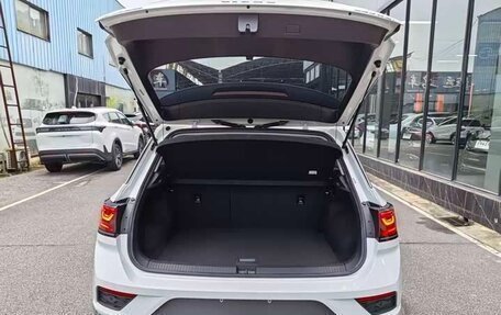 Volkswagen T-Roc I, 2023 год, 1 370 007 рублей, 13 фотография