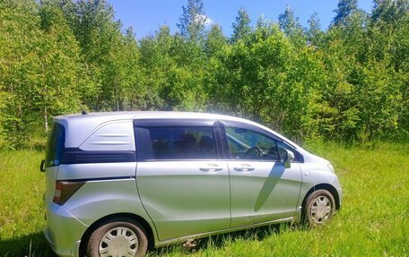 Honda Freed I, 2010 год, 745 000 рублей, 3 фотография