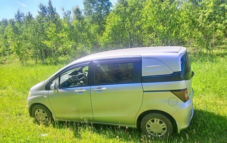 Honda Freed I, 2010 год, 745 000 рублей, 2 фотография