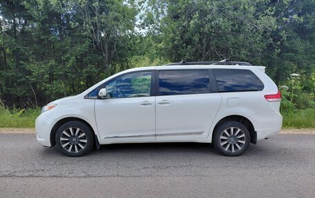 Toyota Sienna III, 2014 год, 2 000 000 рублей, 9 фотография