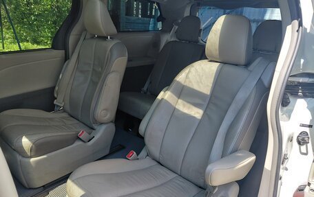 Toyota Sienna III, 2014 год, 2 000 000 рублей, 12 фотография
