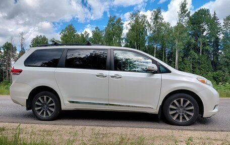 Toyota Sienna III, 2014 год, 2 000 000 рублей, 6 фотография