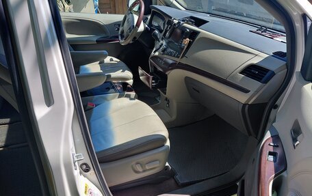Toyota Sienna III, 2014 год, 2 000 000 рублей, 13 фотография