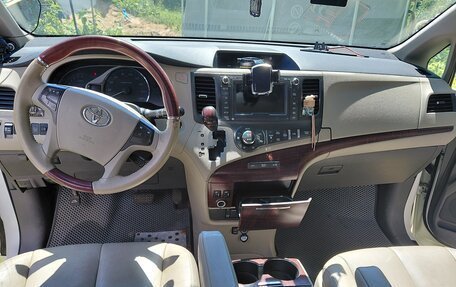 Toyota Sienna III, 2014 год, 2 000 000 рублей, 17 фотография
