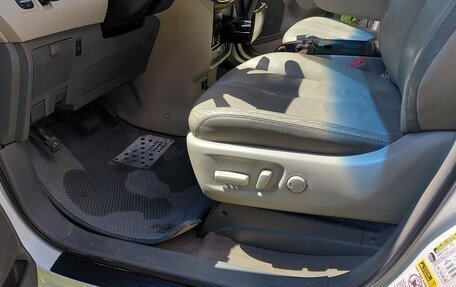 Toyota Sienna III, 2014 год, 2 000 000 рублей, 15 фотография