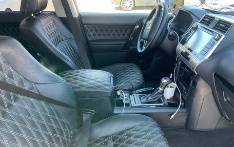 Toyota Land Cruiser Prado 150 рестайлинг 2, 2019 год, 4 700 000 рублей, 3 фотография