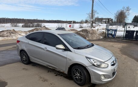 Hyundai Solaris II рестайлинг, 2011 год, 400 000 рублей, 7 фотография